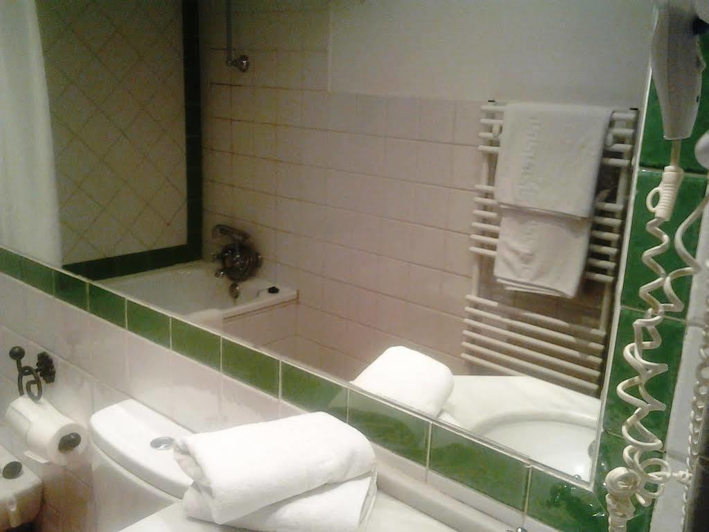 Apartamentos Santa Ana กรานาดา ภายนอก รูปภาพ